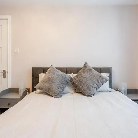 Spacious 1 Bed In Whitehall